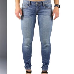 Fran Denim Dana skinny low rise light wash jean. Size 28. Like new